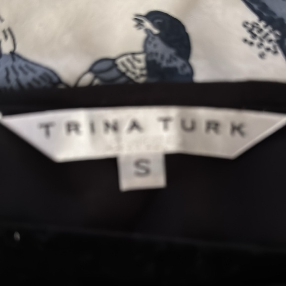 Black asymmetrical dress with short sleeves - Picture 2 of 2